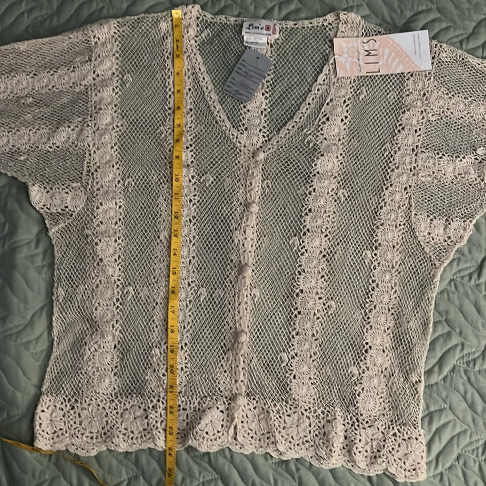 A rare find ! Vintage LIM’S button down crocheted lace garment, size S gorgeous - Picture 13 of 14